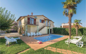 Отель Holiday home Mihatovici V  Пореч